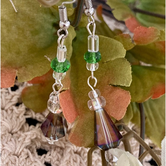NWOT STUNNING‼️ LOOK AT THIS COLOR. HANDMADE 2” LONG CRYSTAL EARRINGS. ONE PAIR - Picture 2 of 6
